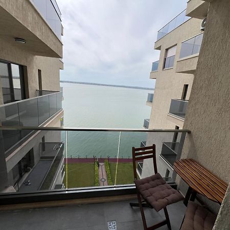 Kitty Studio Sunset Lake Apartment Mamaia Exterior photo
