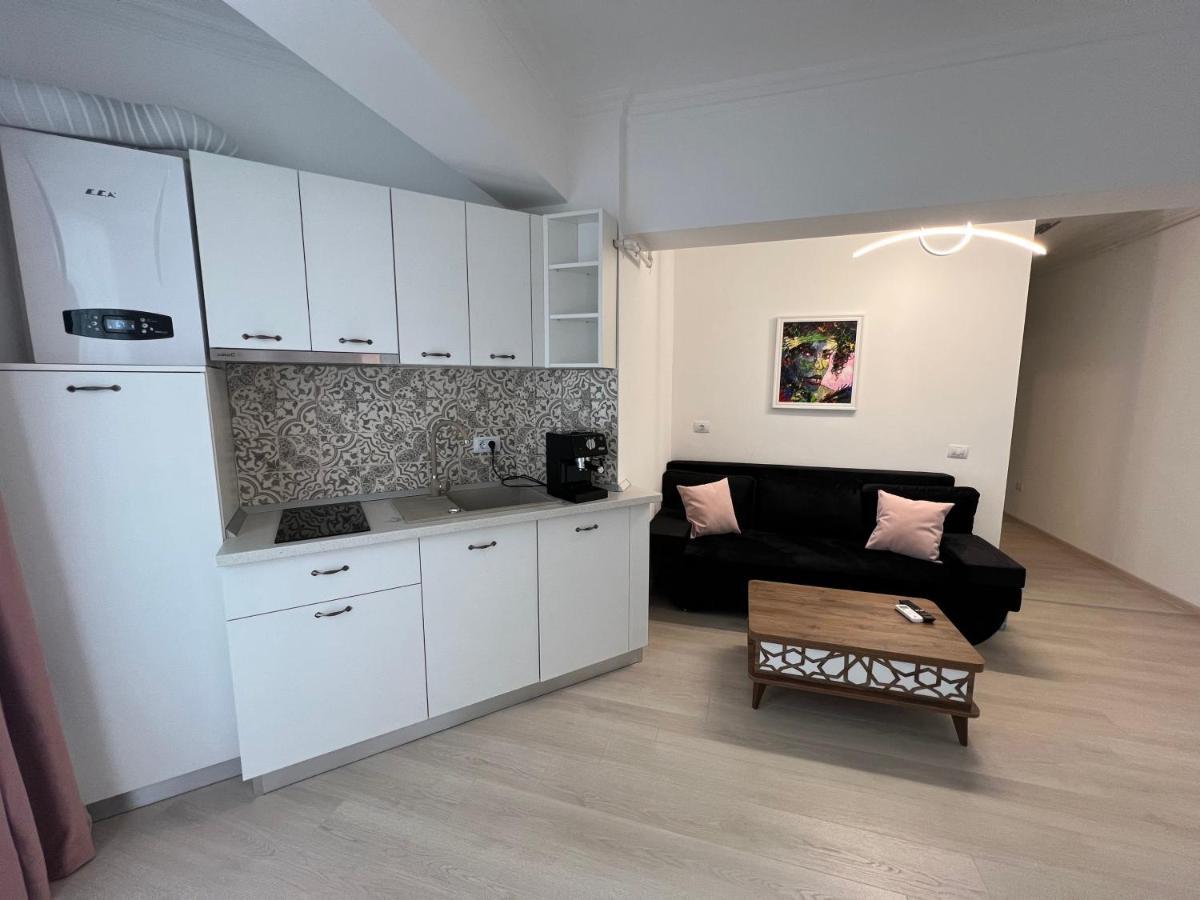 Kitty Studio Sunset Lake Apartment Mamaia Exterior photo