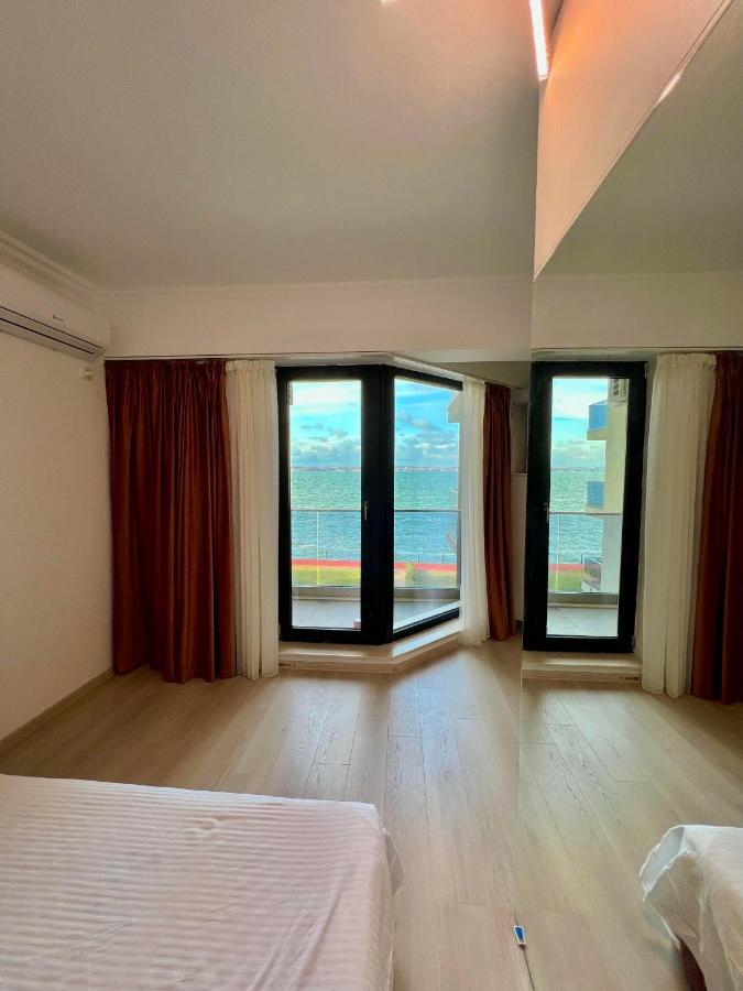 Kitty Studio Sunset Lake Apartment Mamaia Exterior photo