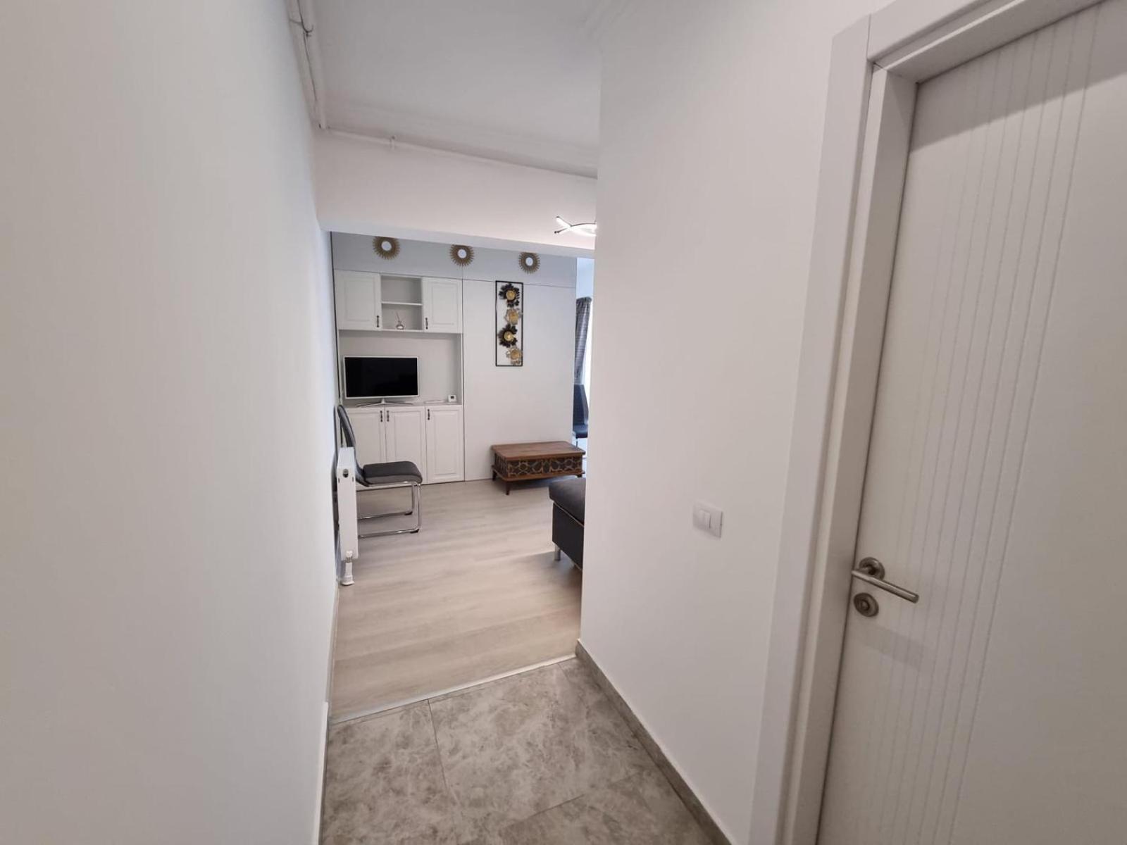Kitty Studio Sunset Lake Apartment Mamaia Exterior photo