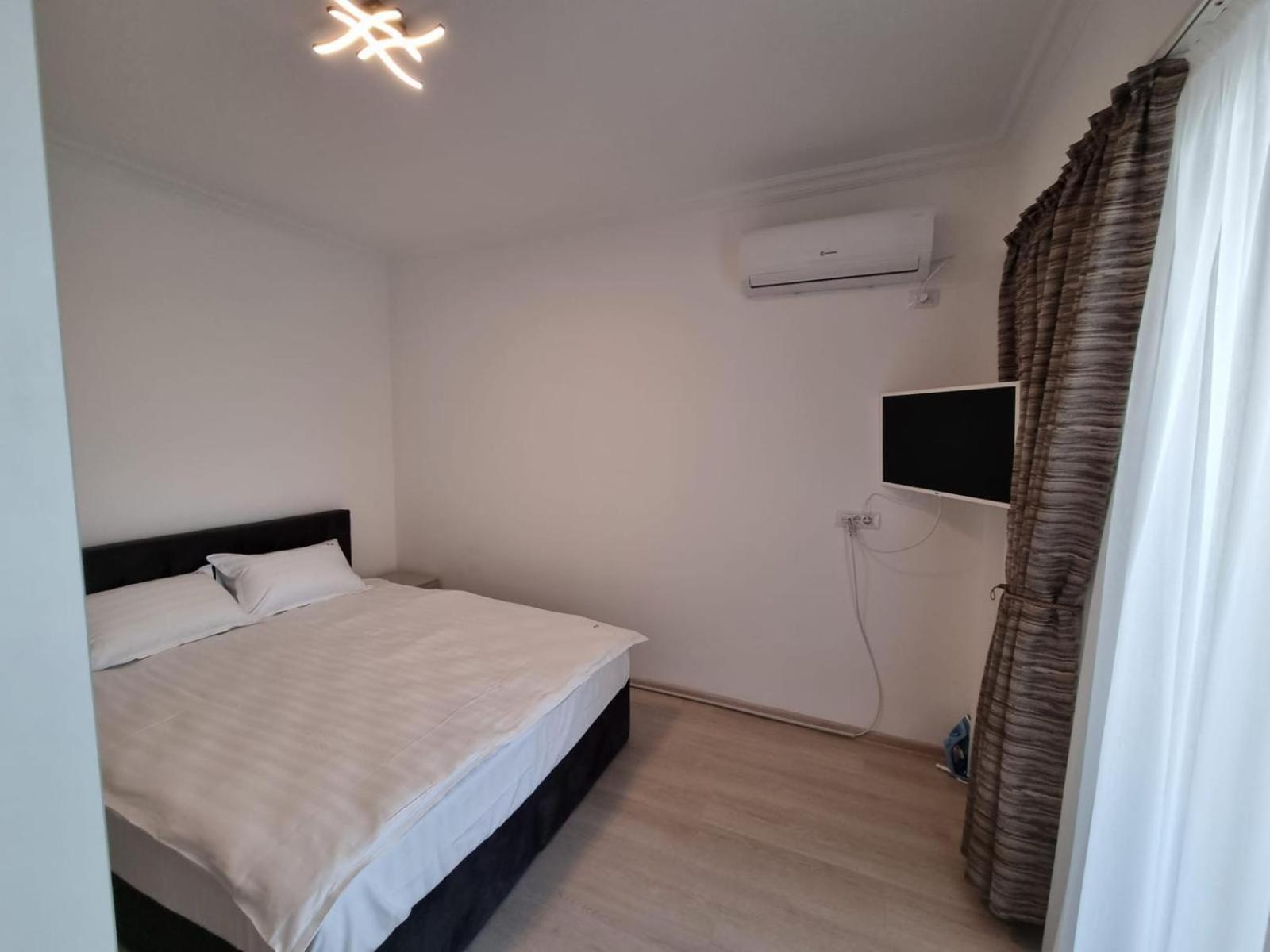 Kitty Studio Sunset Lake Apartment Mamaia Exterior photo