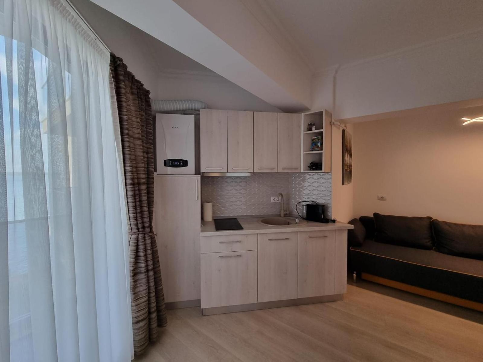 Kitty Studio Sunset Lake Apartment Mamaia Exterior photo