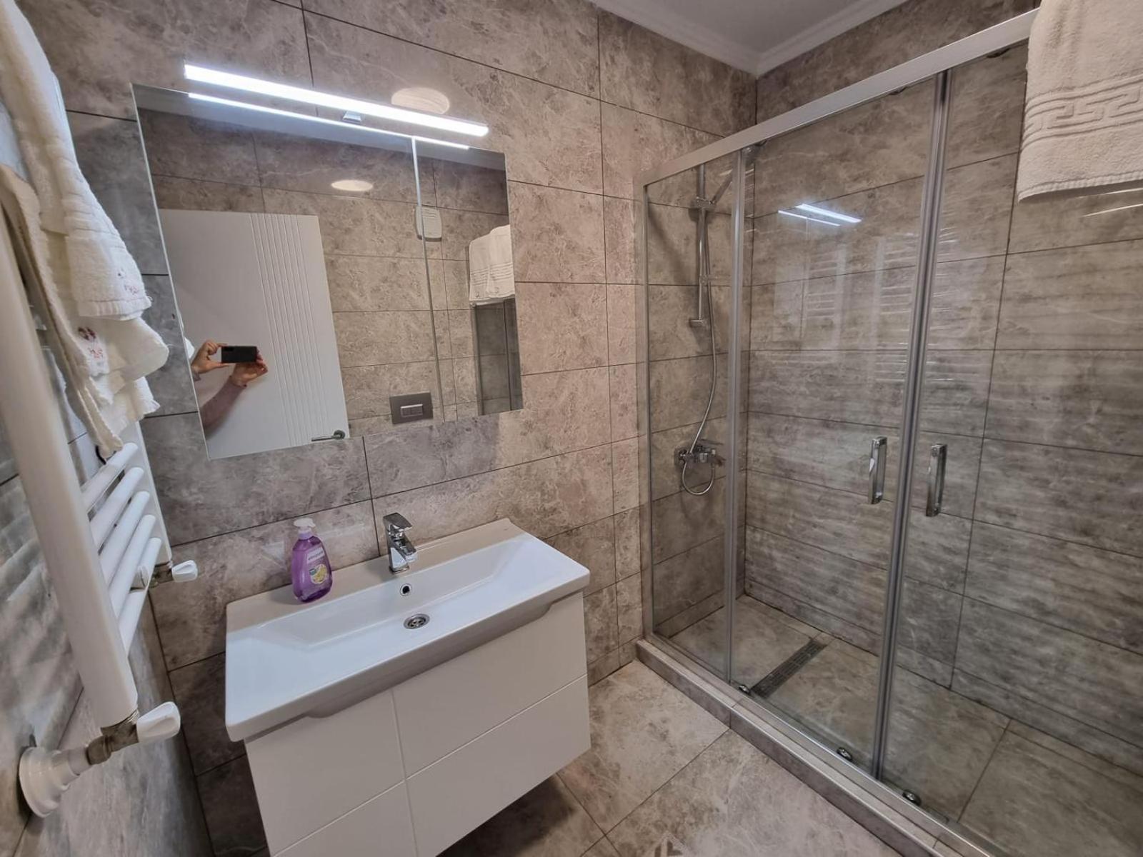 Kitty Studio Sunset Lake Apartment Mamaia Exterior photo