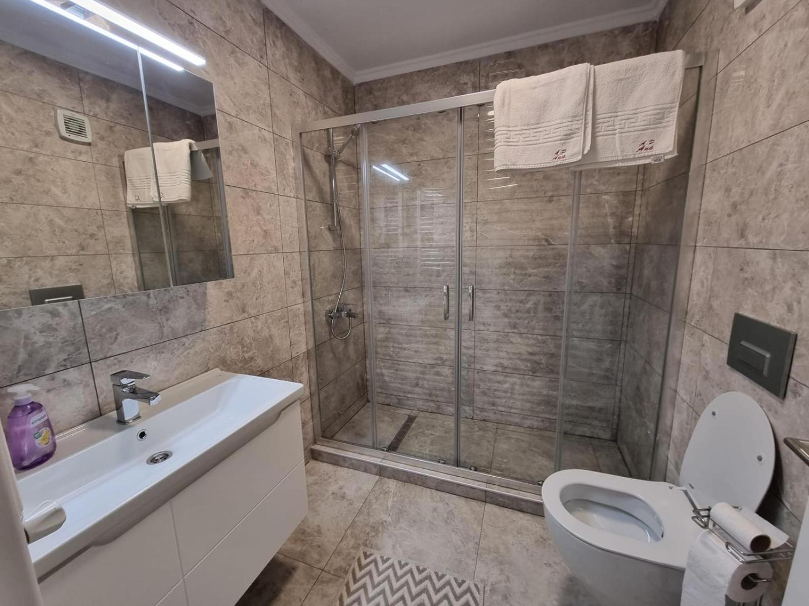 Kitty Studio Sunset Lake Apartment Mamaia Exterior photo